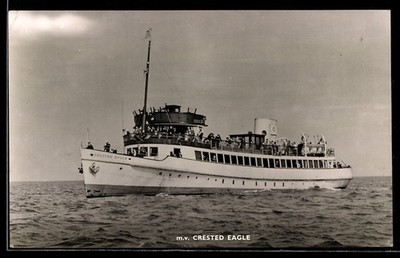 AK Passagierschiff M.V. Crested Eagle mit Passagieren an Deck, Baujahr 1938 