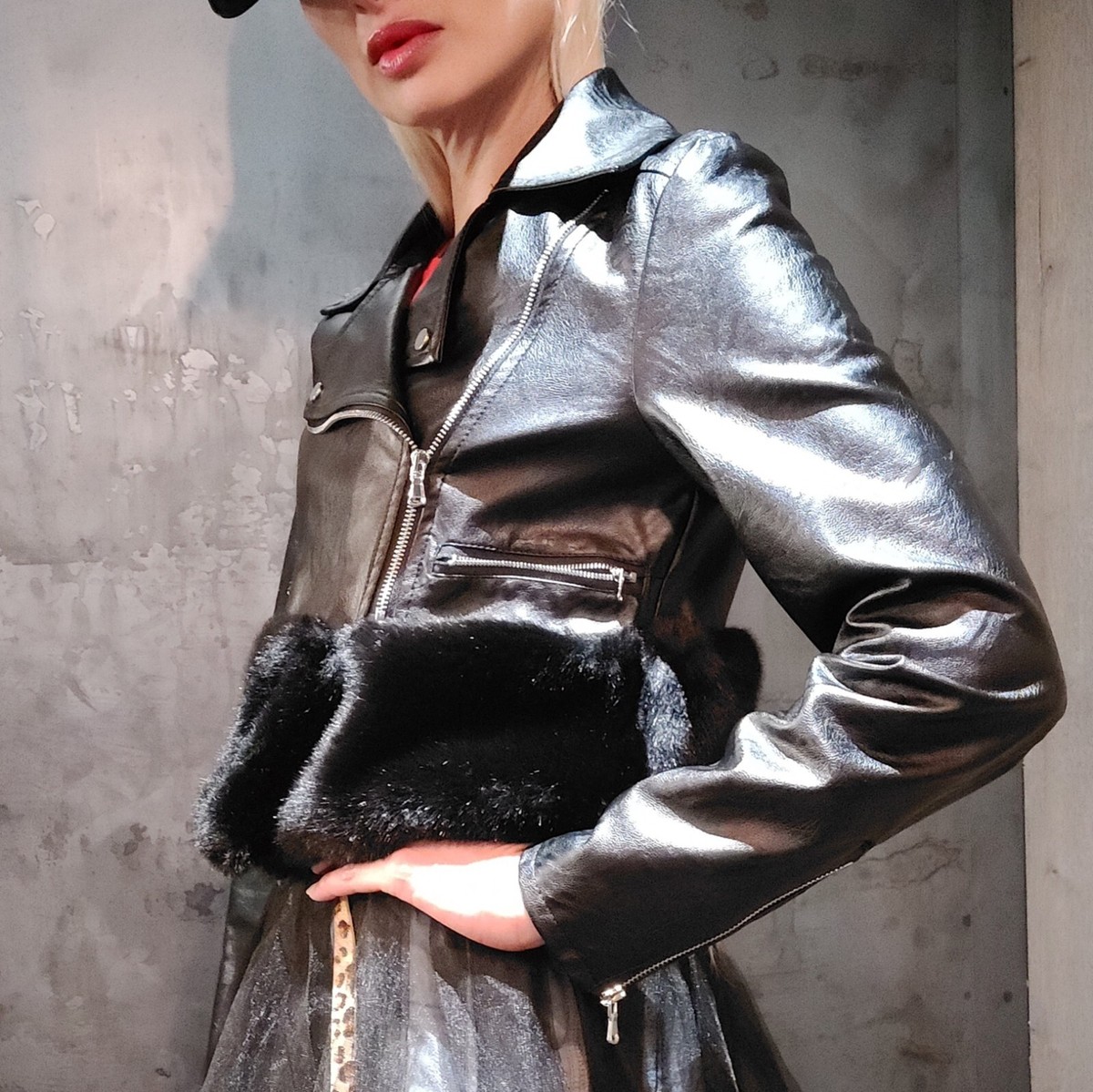 perfecto femme hiver en cuir avec détails fourrure taille M neuf