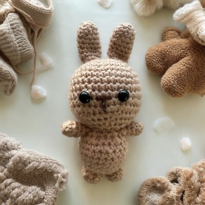 Kleiner handgefertigter Häkelhase - Amigurumi kleines Stofftier
