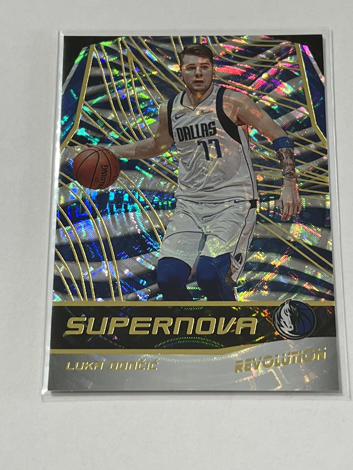 LUKA DONCIC 2019-20 Panini Revolution SUPERNOVE FRACTAL SP MAVERICKS #10
