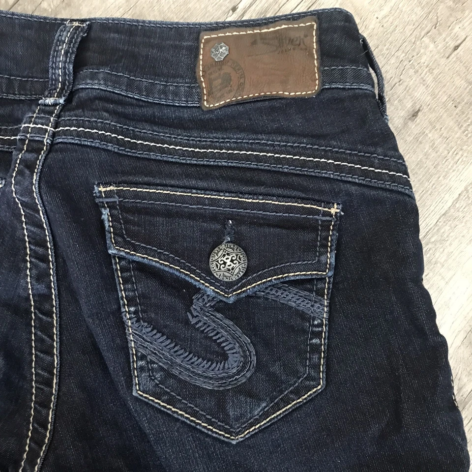 Pantalones Cortos de Jean Bermudas Largas Suki Rose Excedente Plateados Lavado Oscuro Talla 25 Solapa Foto 4 de 4