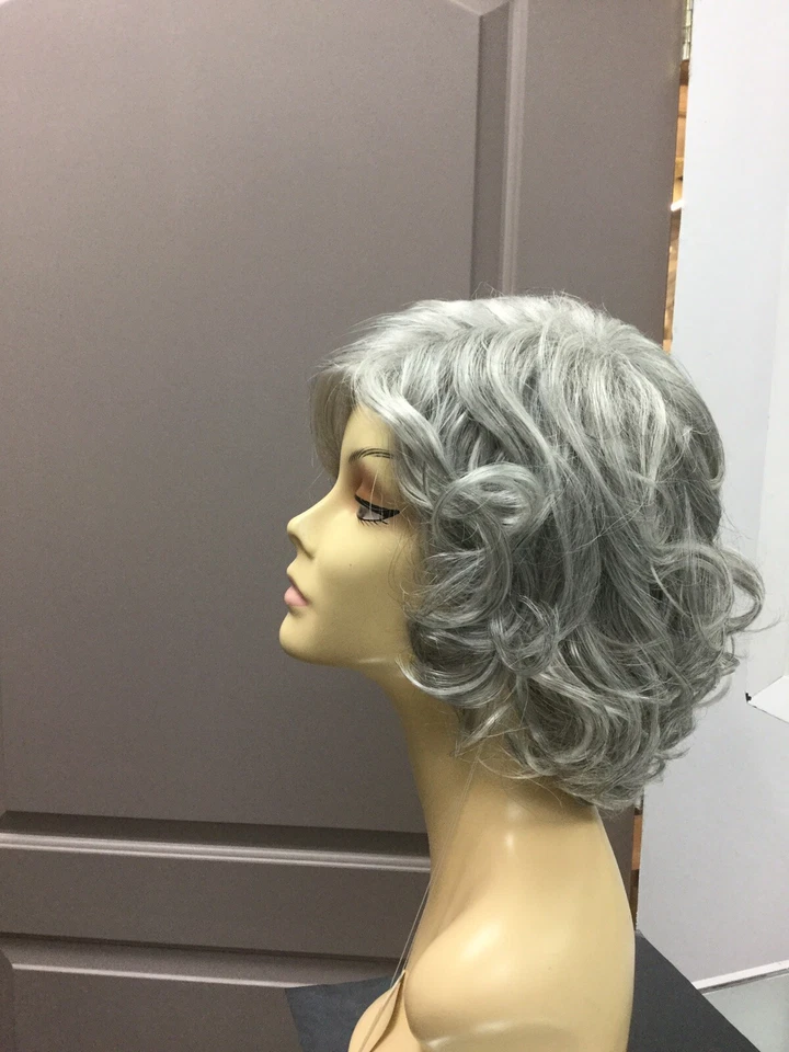Peluca Envy BIANCA de longitud media ondulada ondulada Beach Waves Bob, gris medio ¡OFERTA! Foto 3 de 4