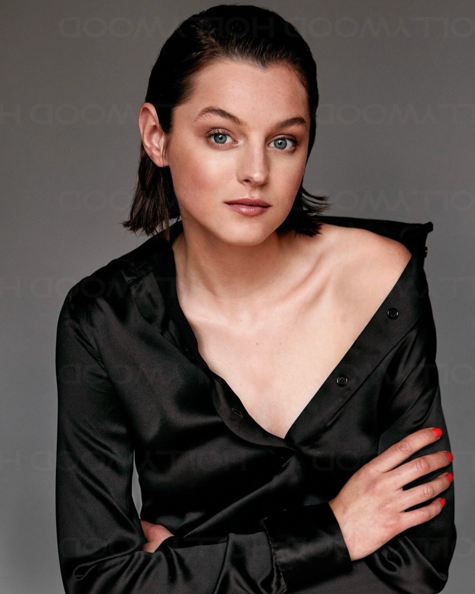 Emma Corrin 8x10 Photo WM
