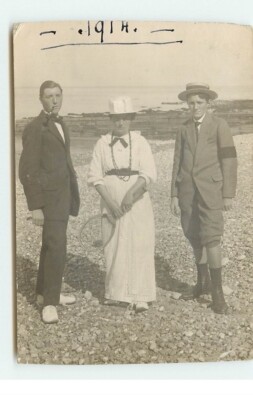 Photo card - MESNIL-VAL - A woman with tennis racket, and two ho - 21551