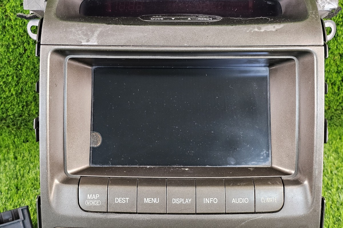 Lexus GX470 03-05 Navigation Display screen with radio