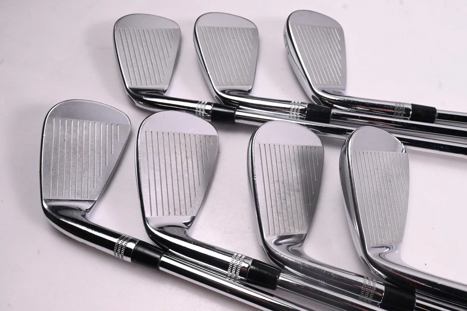 Wilson Staff Model 2024 CB Irons / 4-PW / X-Flex Dynamic Gold Mid 115 X100 - Image 3 of 4