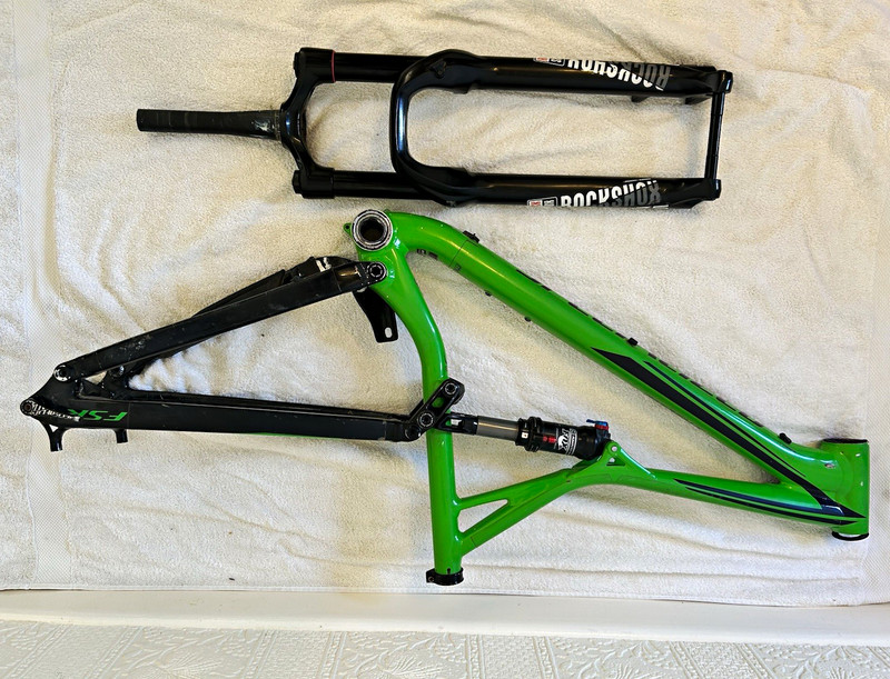 Specialized Stumpjumper Full Suspension 29in MTB Frame & RockShox Fork