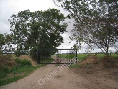 Photo 6x4 New gates Beltoft A few months ago there were two entrances to  c2011