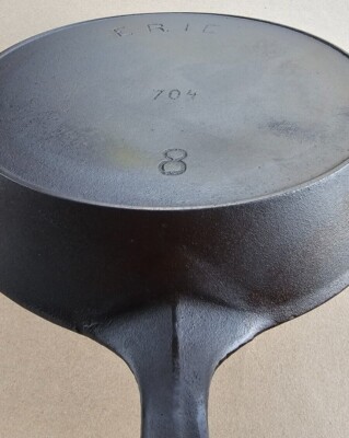 Vintage 704 #8 Pre-Griswold Erie Hooked 