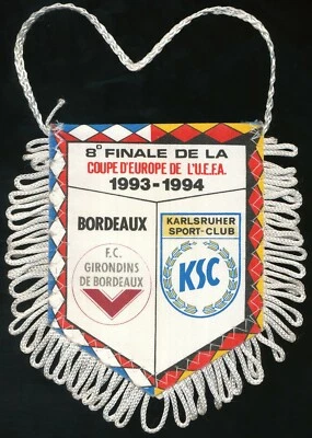 PETIT FANION 10*9 CM GIRONDINS BORDEAUX Vs SC.KARLSRUHER 8° UEFA CUP 1993-94 - Photo 1/2