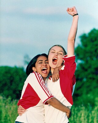 Bend It Like Beckham Parminder Nagra Keira Knightley celebrating 24x36 Poster