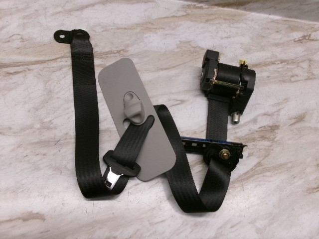 67307090 03 to 08 Maserati Quattroporte M139 Right Front Seatbelt Retractor