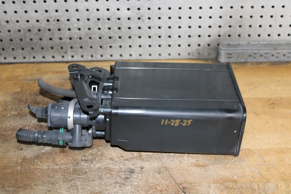 2009 2010 2011 2012 TOYOTA VENZA VASILHA DE CARVÃO VAPOR COMBUSTÍVEL FABRICANTE DE EQUIPAMENTO ORIGINAL 77740-0T010 - Imagem 2 de 4