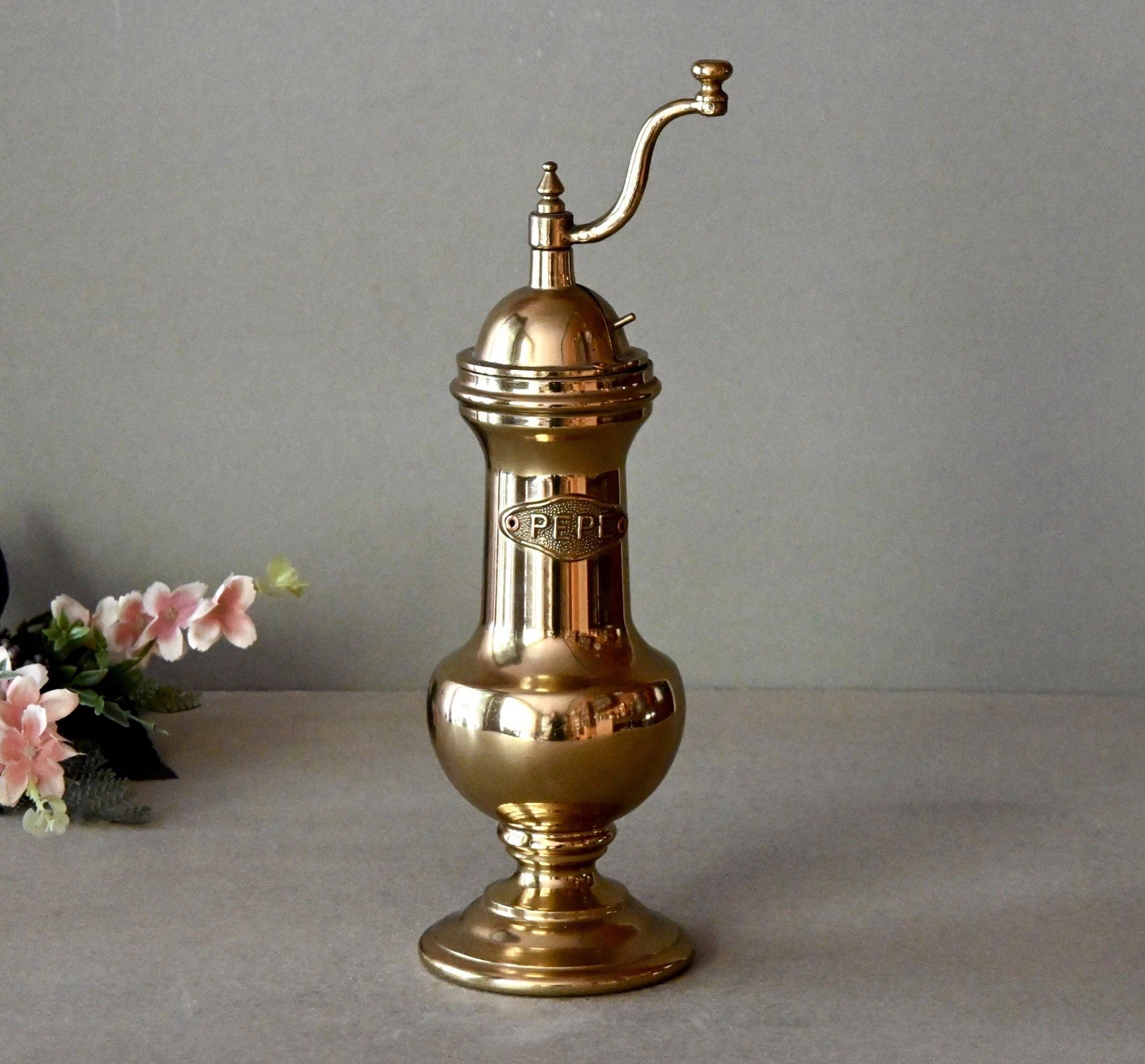 Vintage Brass Peper Mill Home Decor Rustic Decor Spices Grinder
Opens in a new window or tab