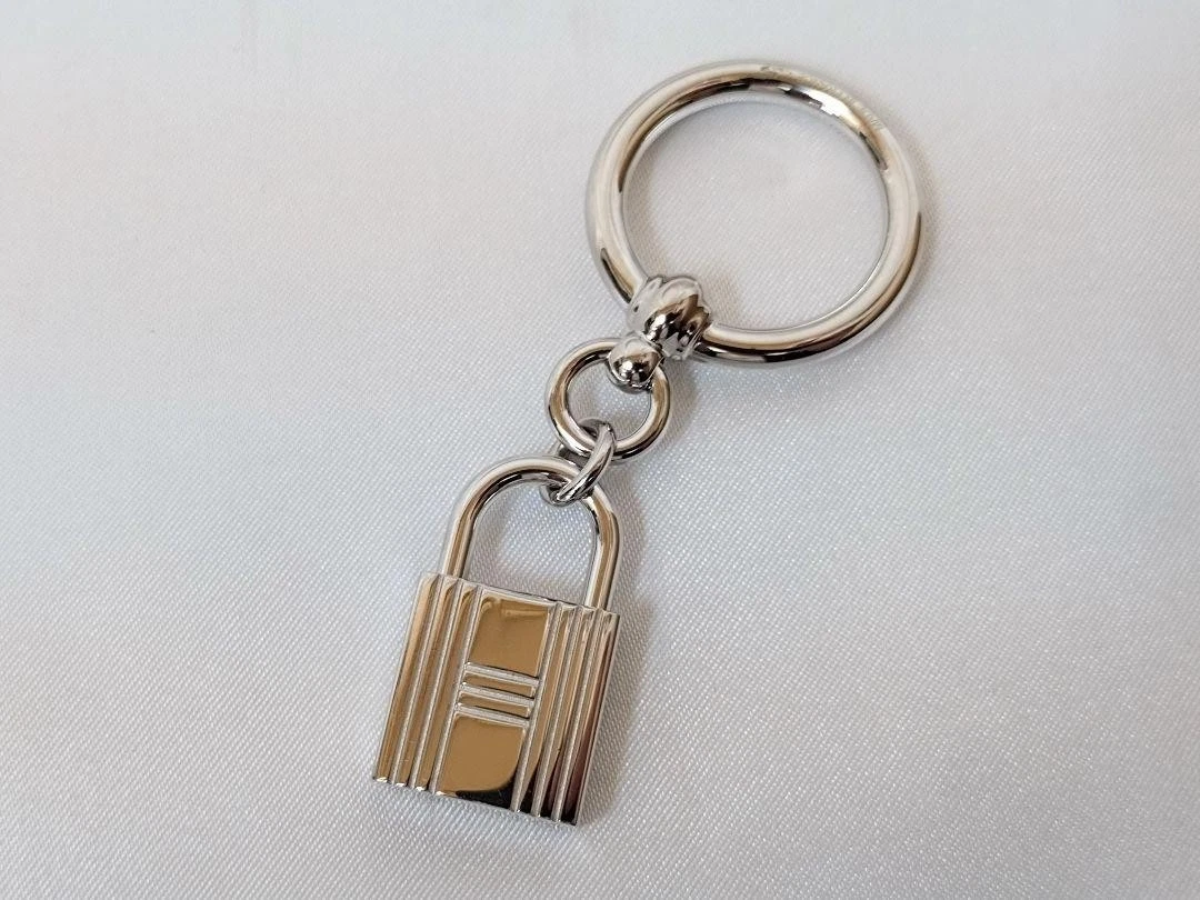 HERMÈS Anello sciarpa metallo argento HERMES design Cadena lunghezza 2 6 pollici accessorio unisex