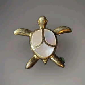 Authentic Mother Of Pearl Inlay Sea Turtle 925 Sterling Silver Gold Plated Pendant 2469