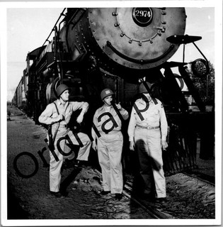 WWII Original Photo US GIs Soldiers Steam Locomotive Train 2974 Military