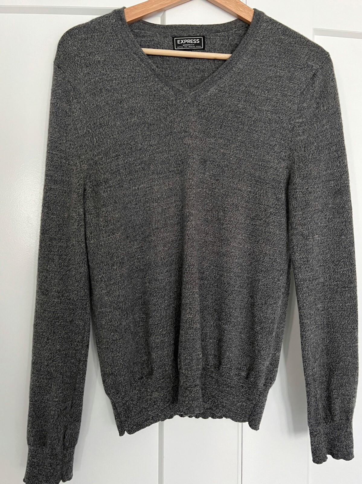 EXPRESS Men Solid Merino Wool V-Neck Sweater Gray… - image 2