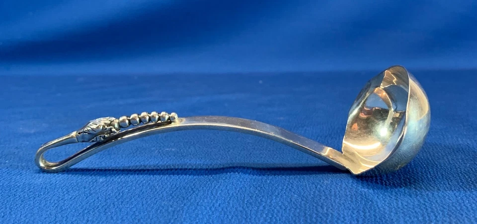 SANBORNS PLATA ESTERLINA MEXICANA ARTESANAL SALSA CUCHARÓN FLOR BROTE Y BOLAS Foto 2 de 4