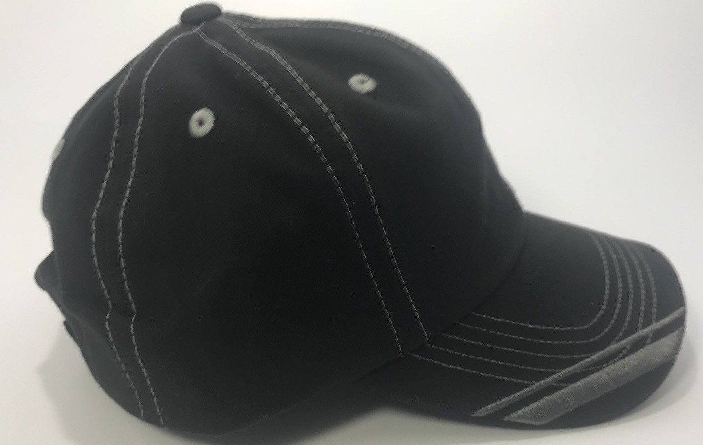 Cappello berretto Ford Mustang nero con emblema pony grigio logo e righe (con licenza)
