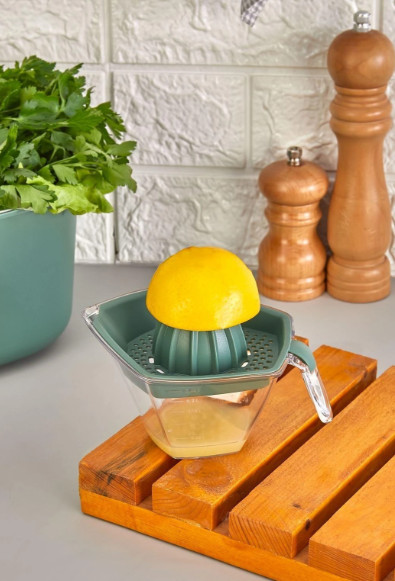 Moi All-in-One Salad maker Large Salad Bowl lemon juicer colander chopping board