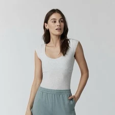 Vuori Size Medium White Grey Sleeveless Cove V Neck Active Top Casual - C64