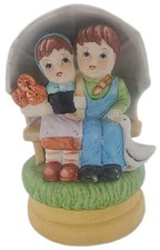 Vintage Music Box Raindrops Keep Falling Boy & Girl Under Umbrella [C]