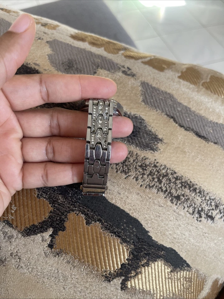 Female Tous Diamond Studded Watch . Turn Knob Missing - Image 4 of 4