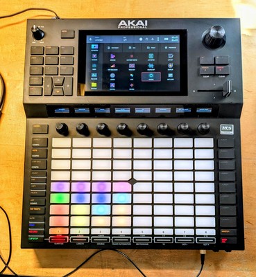 AKAI PROFESSIONAL FORCE MUSIC PRODUCTION STUDIO 