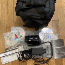 Canon VIXIA HF20 32 GB High Definition Flash Media Camcorder Bundle - Tested