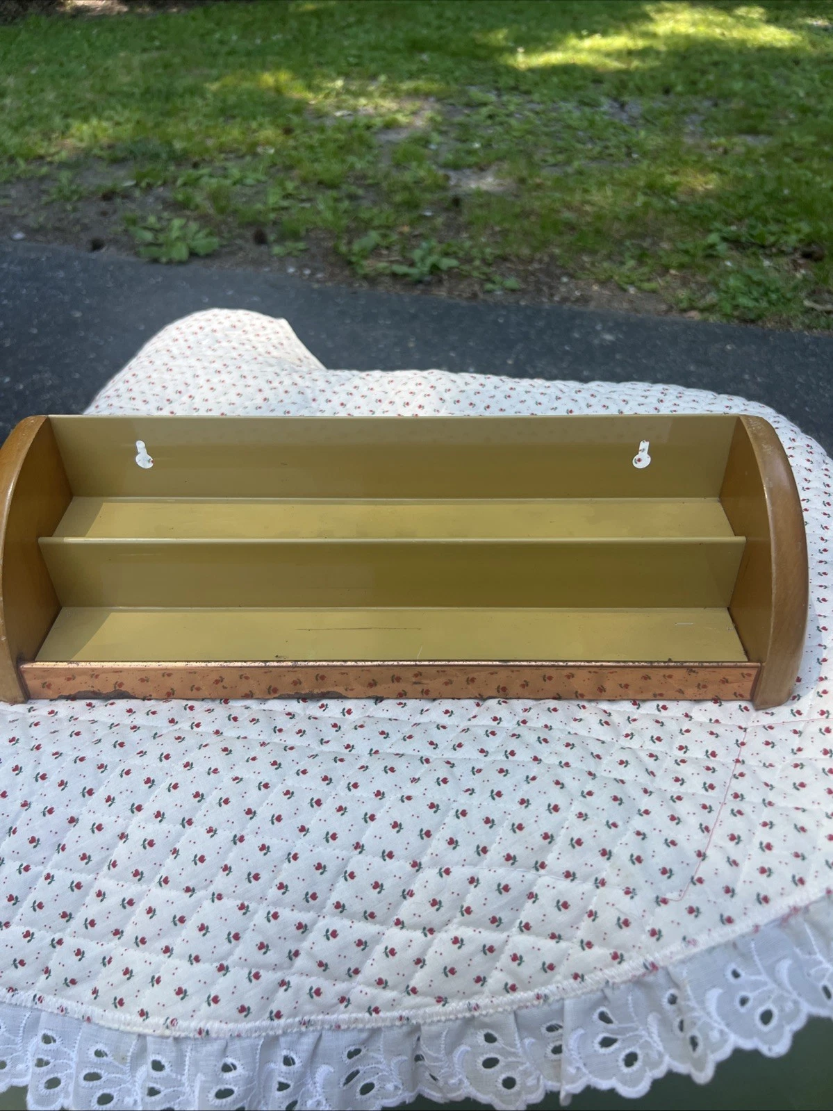 VTG Mcm Yellow Metal Spice Rack W/ Wooden Sides &. Copper Finish Along Bottom
