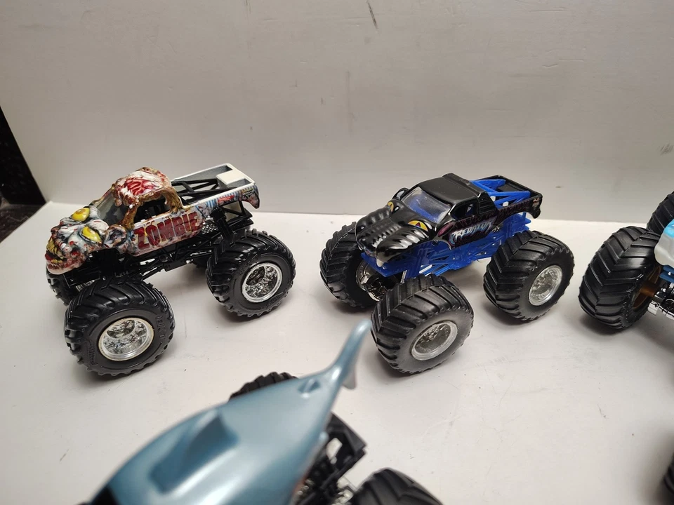 Hot Wheels Monster Jam Monster Trucks 1/64 Lot of 22 Diecast Vehicles Mattel VGC - Image 3 of 4