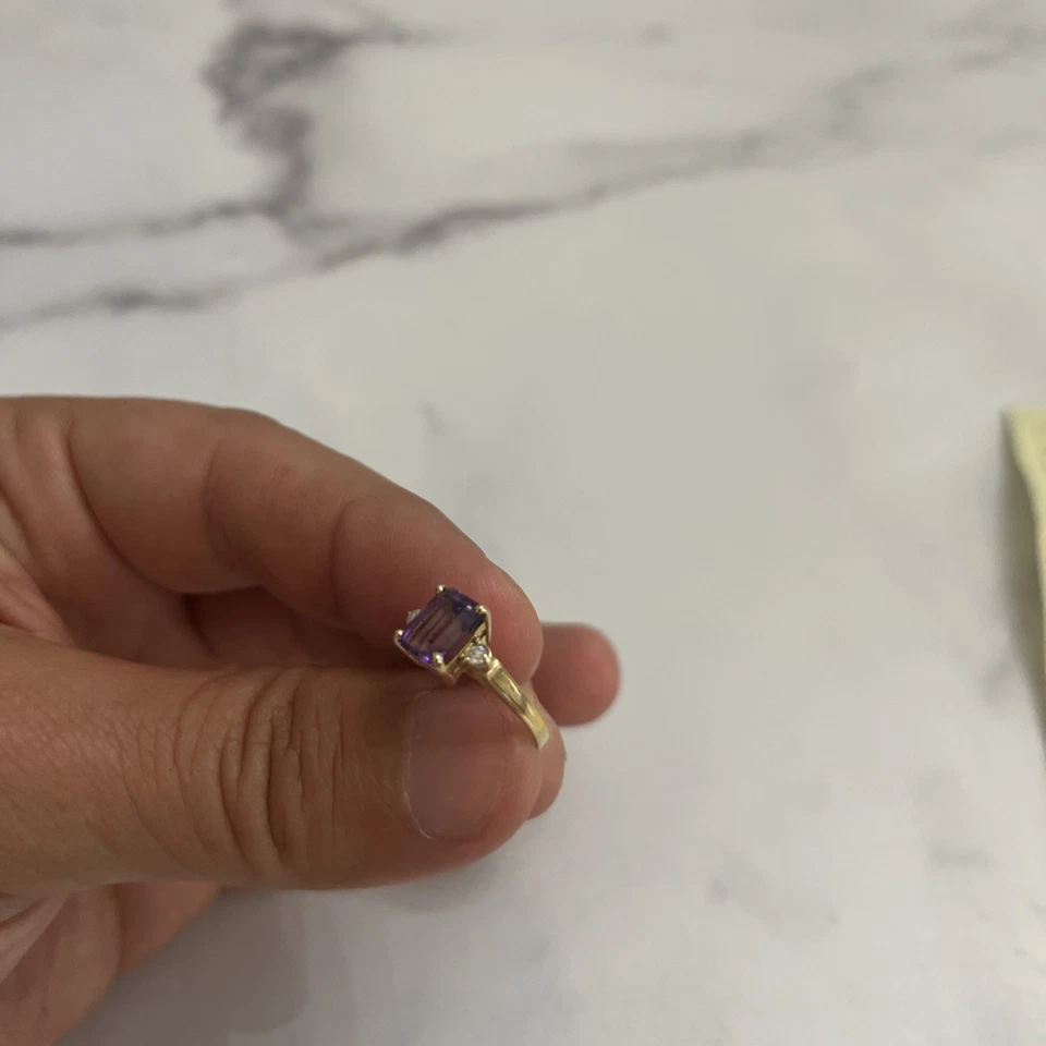 14 Karat Gold Ring With Amethyst At The Center And Diamonds On The Side Size 6 - Image 4 of 4
