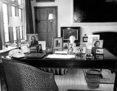 Sir Winston Churchills study in Chartwell House The desk was a gif- Old Photo