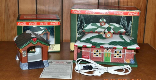 Vintage 1992 TOWN SQUARE Lighted Coca-Cola Train Depot & Covered Bridge with Box
