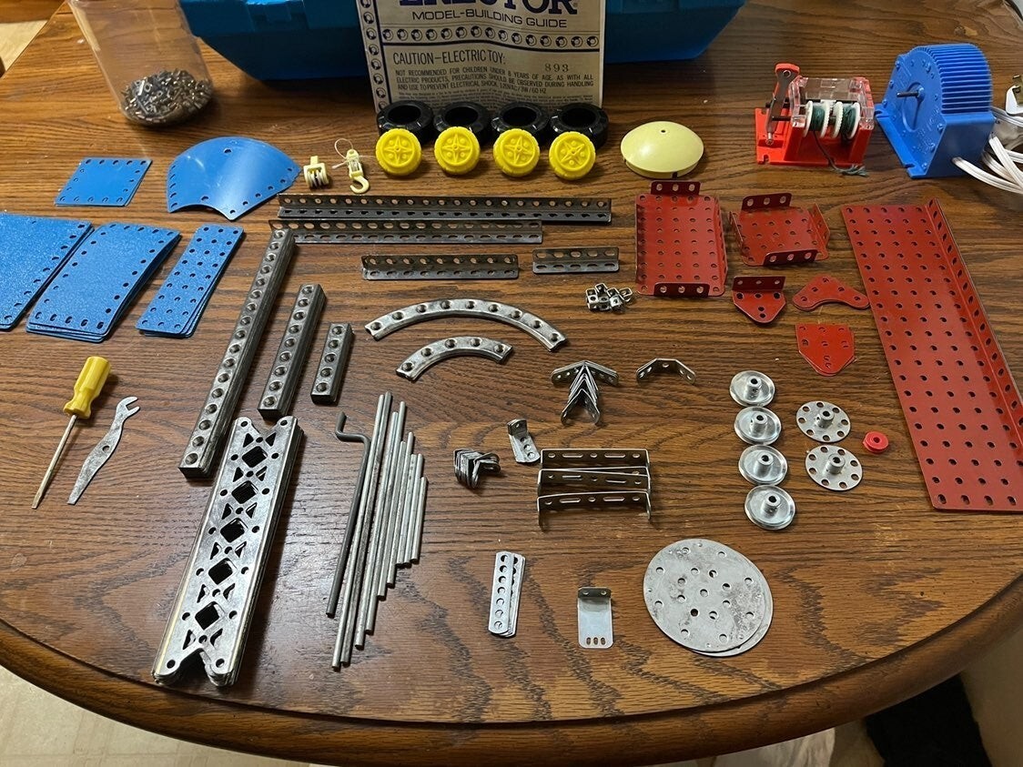1960s Gabriel Erector Set with blue case. 600+ pieces | eBay
