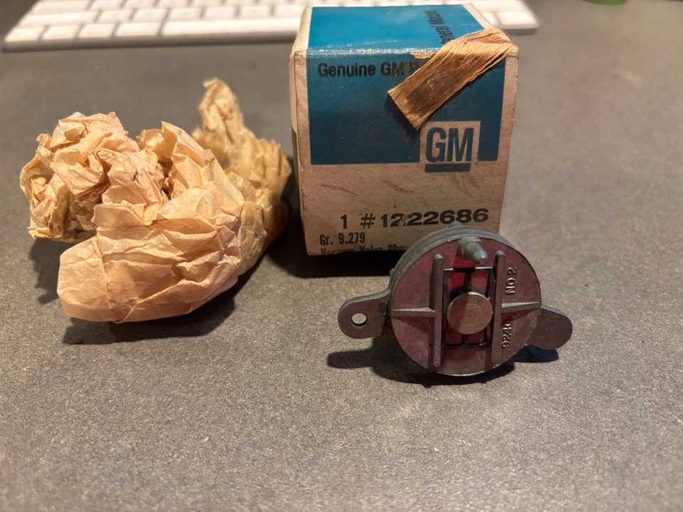 NOS 1967 Pontiac Bonneville Catalina HVAC válvula de vacío con aire acondicionado 1222686 67 Foto 2 de 2