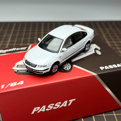 1:64 White Passat B5 (Fifth Generation) Alloy Die-Cast Model Car