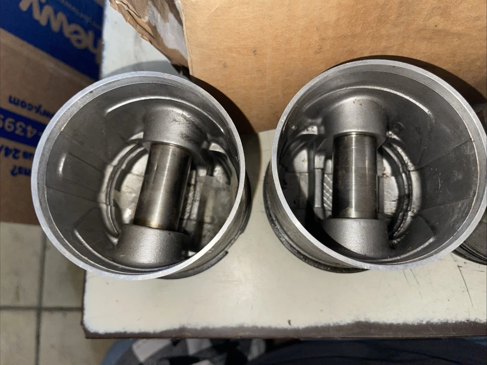 Juego de 4 pistones Ford Modelo A 1928-193 usados Foto 2 de 4