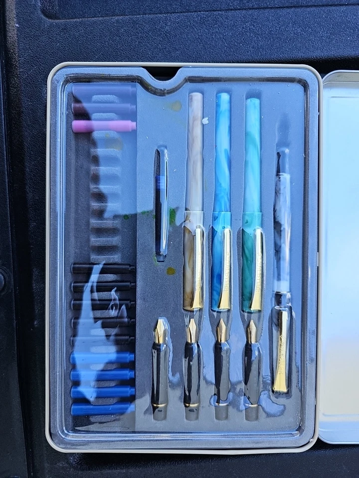 Juego de caligrafía Staedtler piezas faltantes Foto 2 de 2