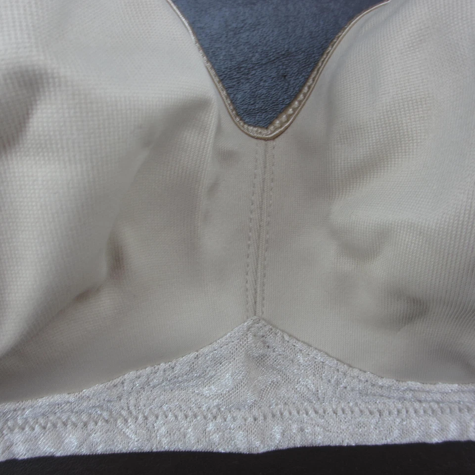 Sujetador Playtex 36B Beige Sin Acolchado Inalámbrico Cierre Ajustable Trasero Foto 3 de 4