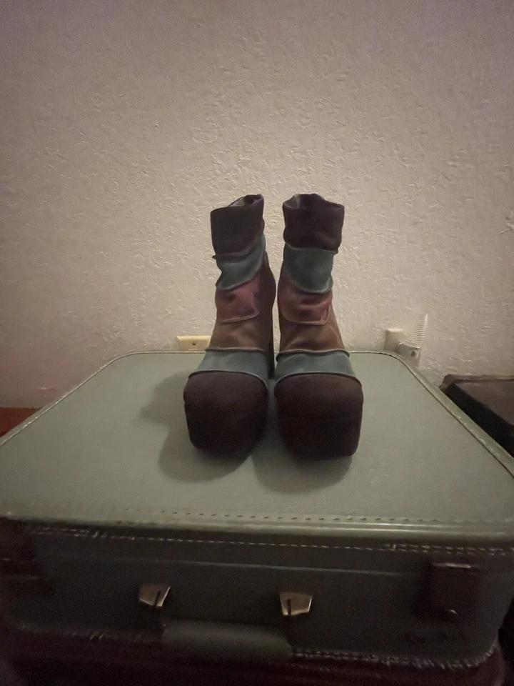 Zigi NYC Brown Multi Suede “Groove” Retro Booties in a size 9 - Image 3 of 4