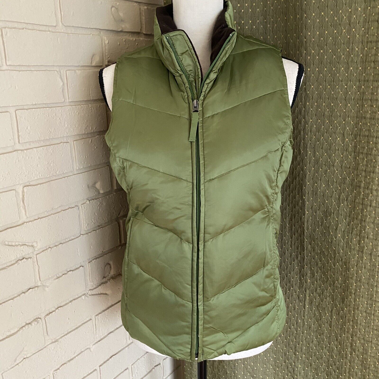 Eddie Bauer Puffer Vest Jacket Women's Size XS Goose Down Fill Metallic  Green
