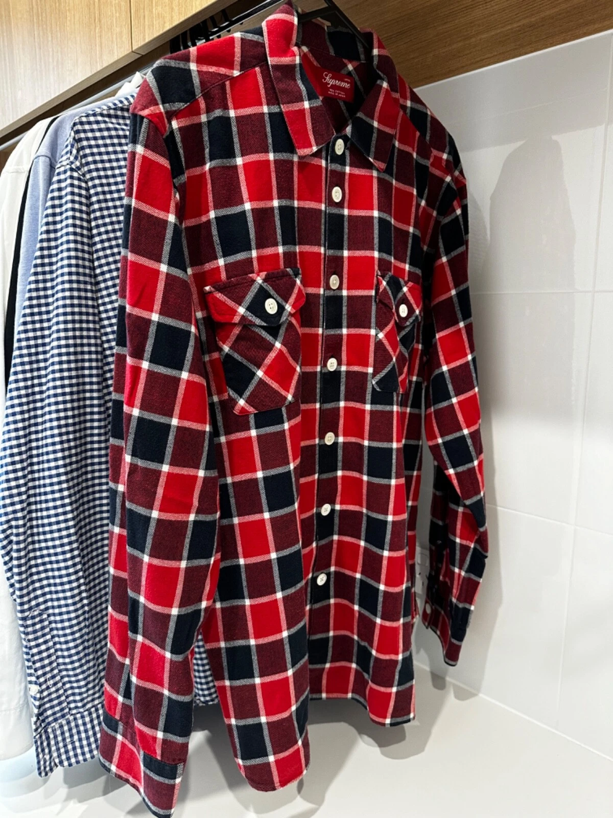 CHEMISE SUPREME BOUTONNÉE MANCHES LONGUES L ROUGE NOIR À CARREAUX boîte logo cdg
