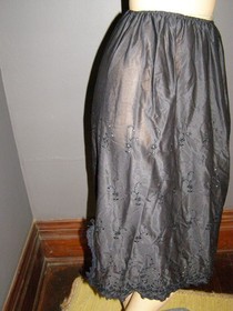 Vintage 60's black EMBRIODERED flowers half slip M L lace trim bows KICKERNICK