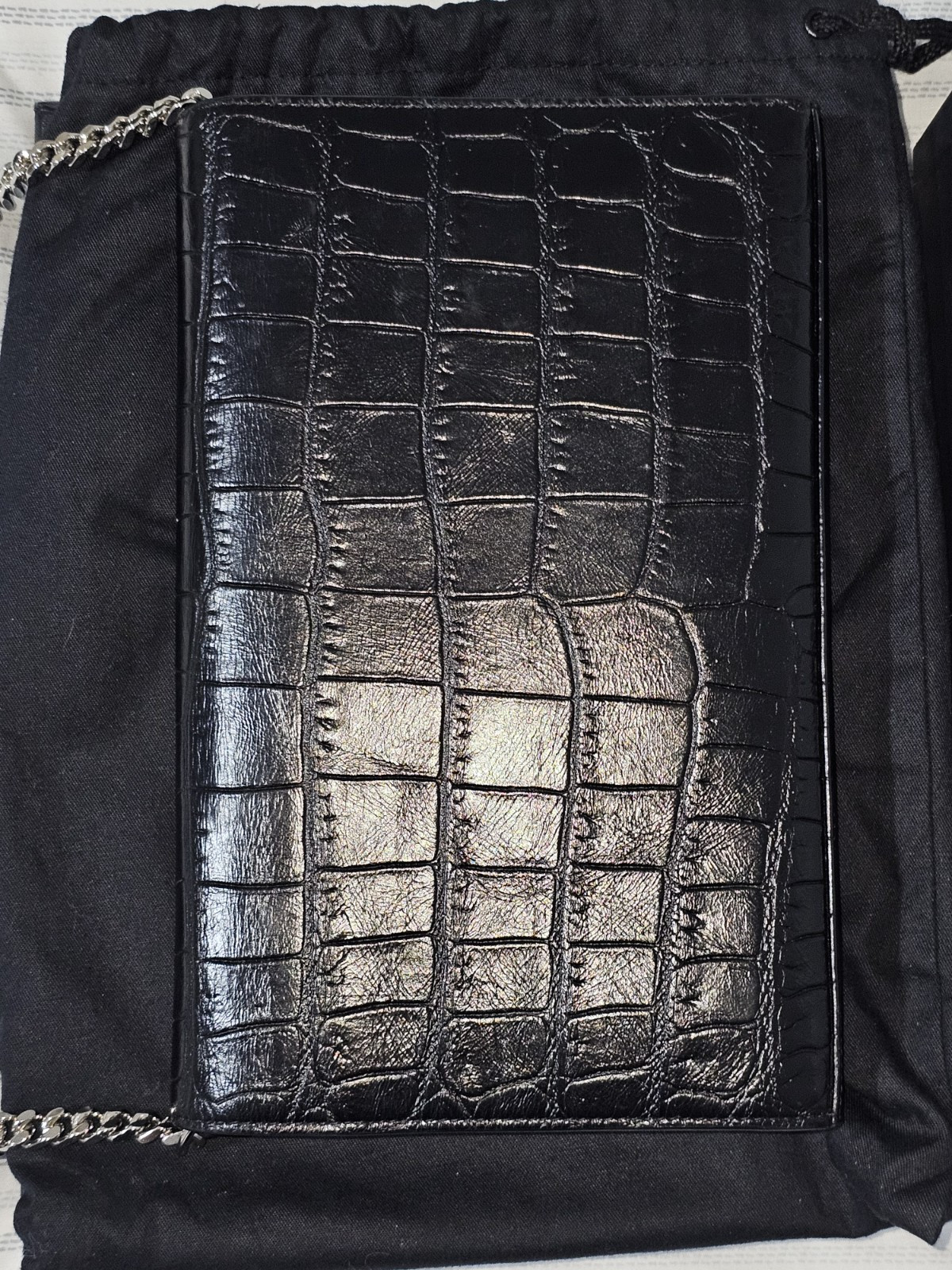 Portafoglio YSL Saint Laurent Uptown catena in pelle nera goffrata coccodrillo lucido