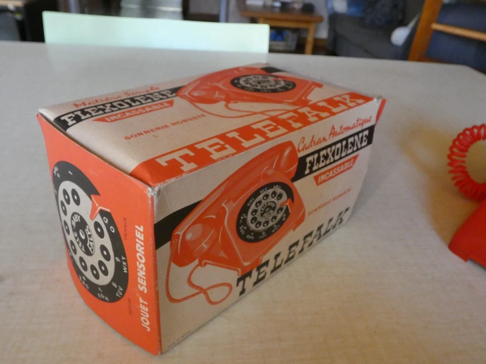 Jouet ancien vintage FALK   téléphone télé baby rouge  17  cm complet   boite - Photo 4/4