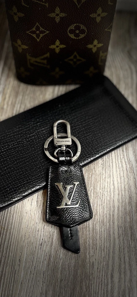 Louis Vuitton LV Cloches-Cles Bolso Dije y Llavero Negro Plata Llavero Anillo Foto 2 de 4