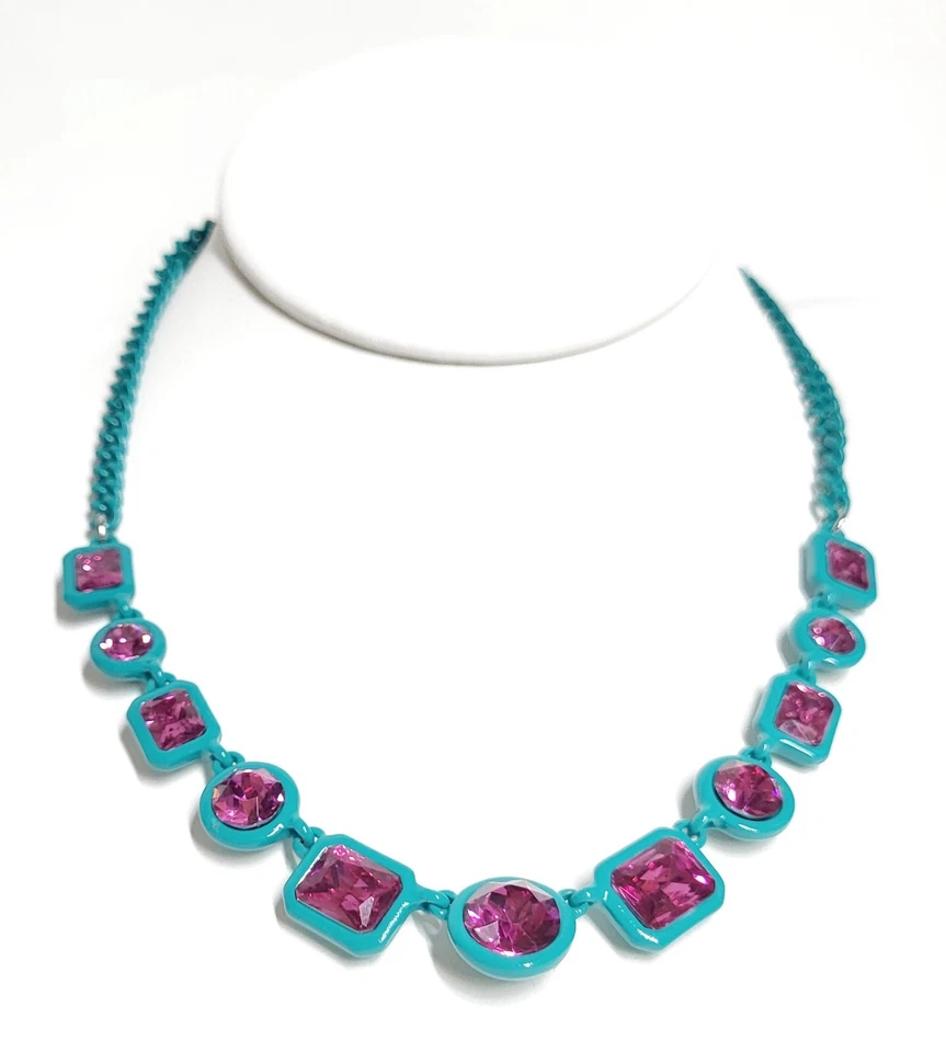 Collar Karl Lagerfeld Cadena Cristal Distintivo Verde Fucsia Chapado Latón Nuevo con Etiquetas Foto 3 de 4