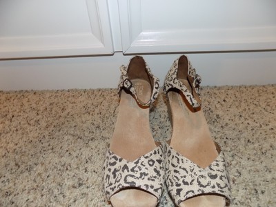 toms leopard wedge shoes